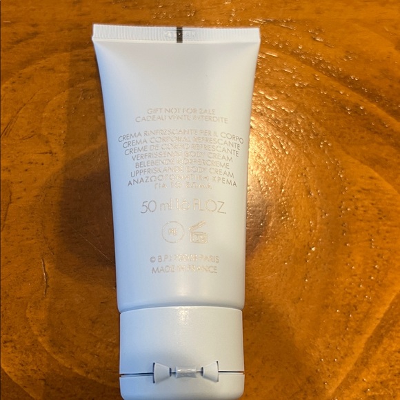 Dolce & Gabbana Light Blue Refreshing Body Cream - Picture 2 of 2